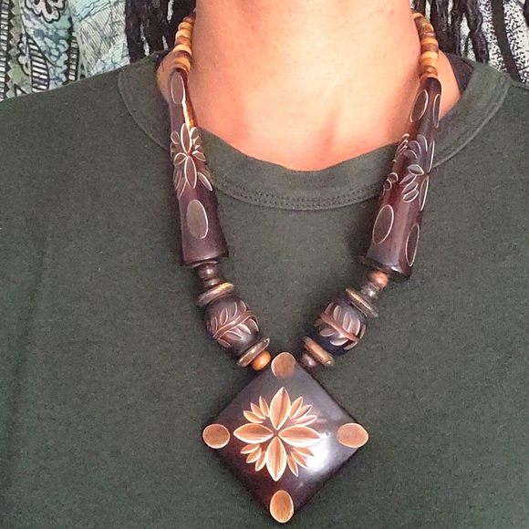 Wood Necklace - Picture 1 of 10